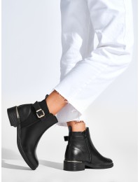 Klasikiniai moteriški juodi batai su sagtimi - W-73B